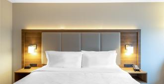 Holiday Inn Express & Suites Phoenix - Airport North - Phoenix - Bedroom