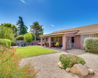 Kingman Family Home Yard, Grill and Room to Relax! - Kingman