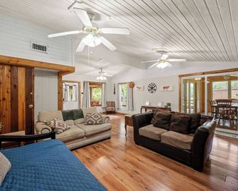 1 Tiny Town Hico Spacious Cabin Animals Fire Pit - Hico - Sala de estar