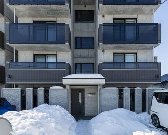 Serenade - Chitose - Gebäude