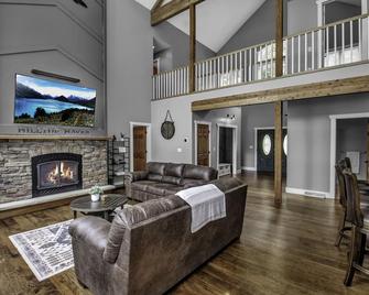 Hilltop Haven - Enjoy Evl! - Salamanca - Living room