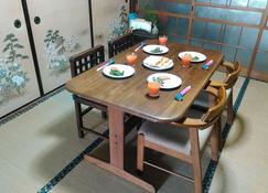 An old private house that is more than 80 years old, time slipping back to the good old days of Showa.Limited to one set per day.Showa inn `` Shionagi '' - Suo-Oshima - Dining room