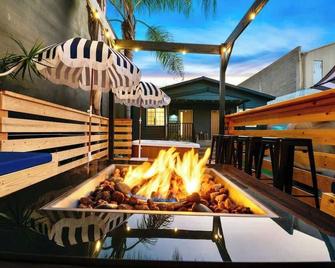 Modern Petco Park 2BR with Hot Tub by Downtown - San Diego