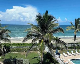 Hutchinson Island Beachfront Heated Pool Balcony Top Floor - Jensen Beach - Beach