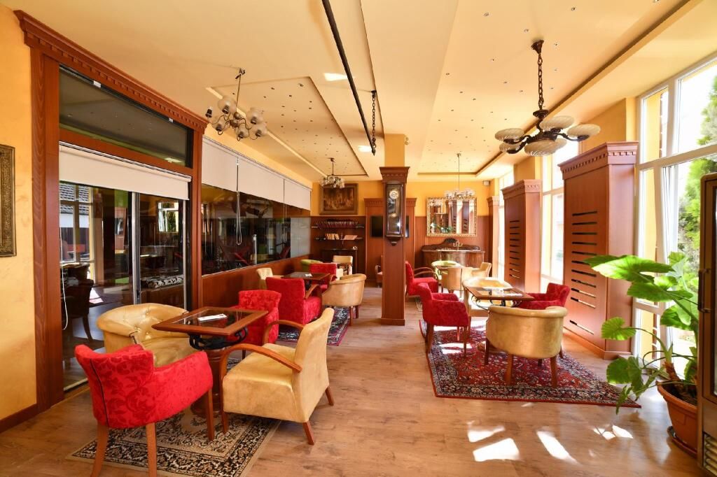 غارني هوتل غارسون لوكس