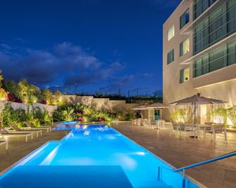 Holiday Inn Quito Airport By IHG - קיטו - בריכה