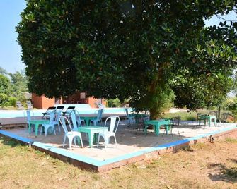 Red Earth Kabini - Kākankote - Binnenhof