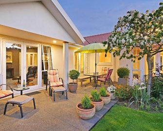 Olive House Bed And Breakfast - Christchurch - Patio
