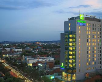 Holiday Inn Express Semarang Simpang Lima - Semarang - Edificio