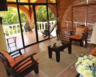 Ocean Front Beach Estate/ -Surfers Paradise- Presidential Suite - El Sunzal - Balcony