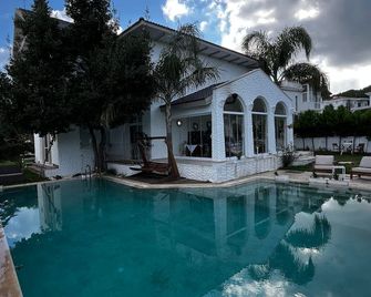 Flora Boheme Butik Otel - Cesme - Piscină