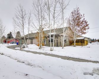 Cozy Belgrade Home Near Skiing, Hiking & Airport! - Belgrade - Budova