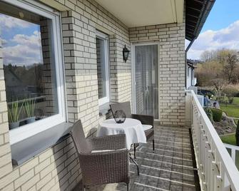 Ferienwohnung und Gästezimmer Iburgblick - Bad Driburg - Balkon