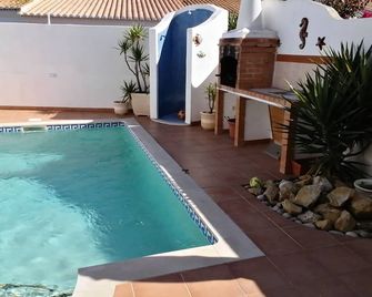Villa with private pool, close to beach, restaurants, bars and shops. Free WiFi - Praia da Luz - Pool