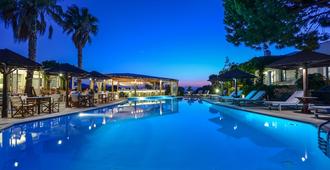 Alkyoni Beach Hotel - Naxos - Piscina