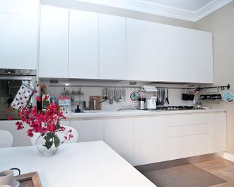 Charming and Cozy House - Nettuno - Keuken