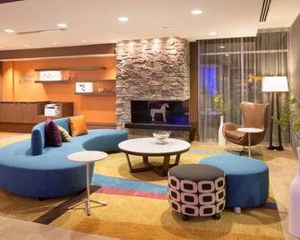 Fairfield Inn and Suites by Marriott Burlington - Burlington - Area lounge