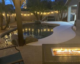 Cozy Private Pool home in family neighborhood - San Tan Valley - Pool