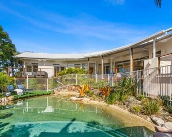 A Tropical Family Oasis in Sunshine Beach - Sunshine Beach - Басейн