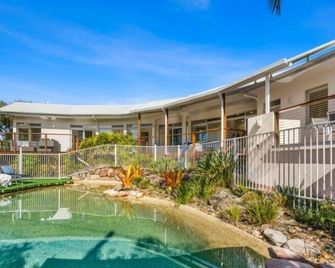A Tropical Family Oasis in Sunshine Beach - Sunshine Beach - Zwembad