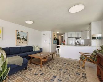 Luxe Oceanfront Apartment - Yamba - Sala de estar