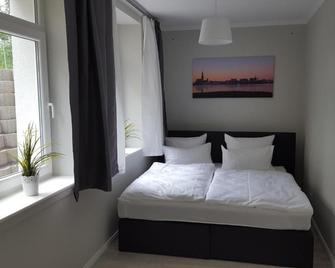Pension Fischerjung - Rostock - Schlafzimmer