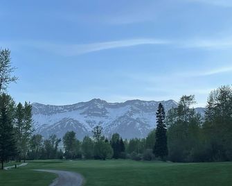 Top Floor - Incredible Mountain Views - 3 Beds - Fernie - Outdoors view
