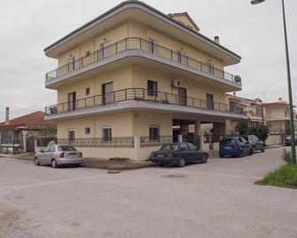 Adam's House - Tríkala - Edificio
