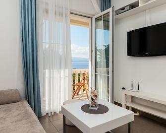 Villa Livia Apartments - Bol - Sala de estar