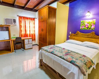 Par-May-La's Inn - Puerto España - Habitación