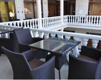 Slavianskaya Ladya - ג'לנדז'יק - מרפסת