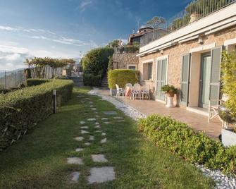 Gardenia Apartment Near Bordighera With Enchanting View Of Montecarlo - Camporosso - Patio