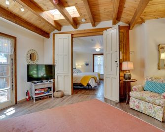 Patagonia Cottage w/ Patio & Yard: Walk to Town! - Patagonia - Sala de estar