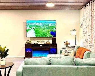 Newly-Built Modern Farmhouse In Lewistow - Lewistown - Sala de estar