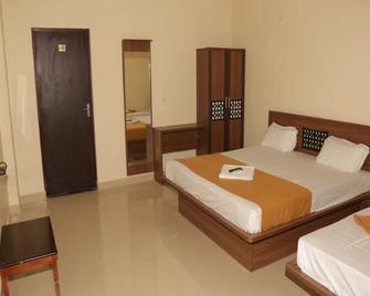 Santhosh Inn - Velankanni - Bedroom