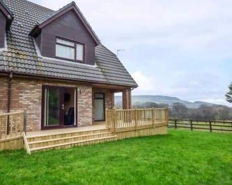 Cwm Gran Meadows - Pontyclun - Edificio