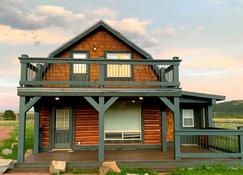 Historic 1906 Barn restored into a Luxury Rental - East Glacier Park - Edificio