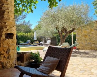 Uzès: house full of character with heated pool and spa for 6-8 people - Lussan - Patio