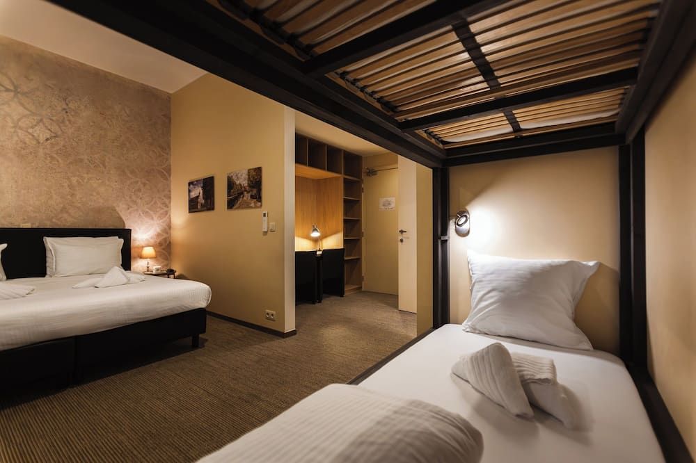 هوتل أوريون - غينت - غرفة نوم