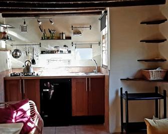 Cosy getaway retreat, yet not far from local amenities - Málaga - Cocina