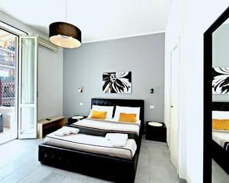 Pit Stop Ciampino Station - Luxury room-private bathroom - Ciampino - Camera da letto