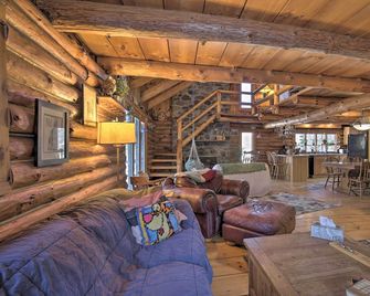 Cabin Private Hot Tub, Walk to Pats Peak - Henniker - Living room