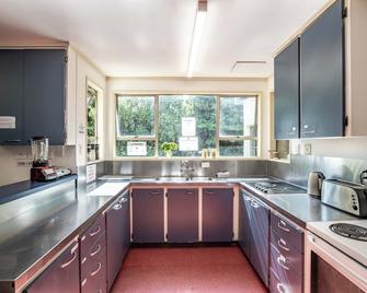 The Flaming Kiwi Backpackers - Queenstown - Cocina