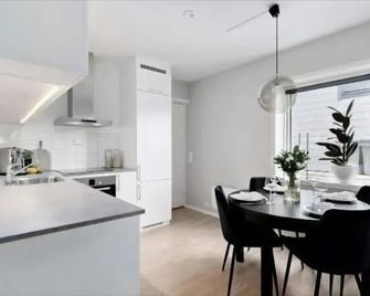 Wonderfully located, 2bedroom, Balcony - Ålesund - Kitchen