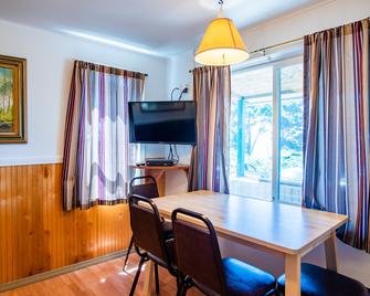 Oceanside Ocean Front Cabins - Oceanside - Dining room