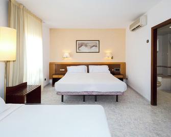 Hotel Plaça - Sant Feliu de Guíxols - Phòng ngủ