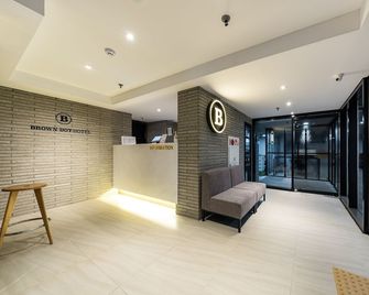 Brown Dot Suwon Ingye Branch Nahyeseok Street - Suwon - Recepce