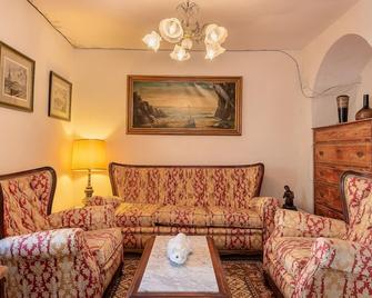5 bedroom accommodation in Las Pinedas - La Carlota - Wohnzimmer