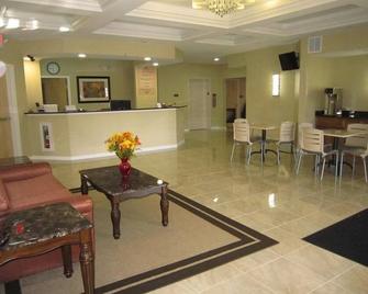 Cozy Amenities & Complimentary Breakfast Close to Golf Clubs - Monmouth Junction