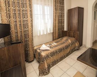 Ferah Hotel - İnegol - Bedroom